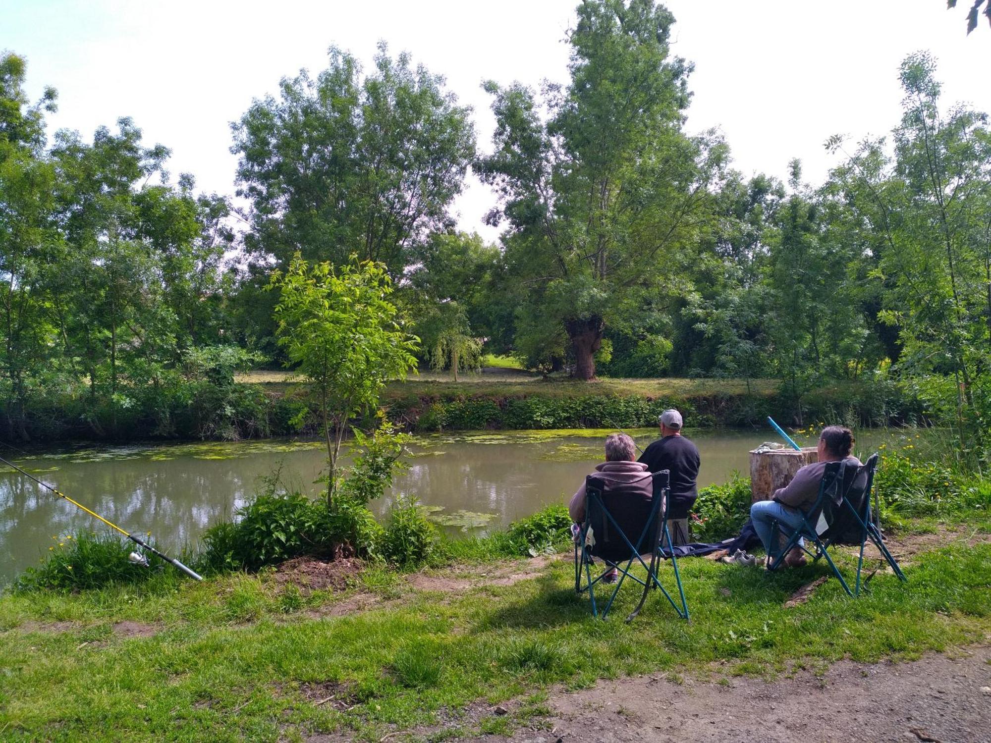 La Ferme Du Marais Poitevin - Roulotte Hotel Benet Kültér fotó