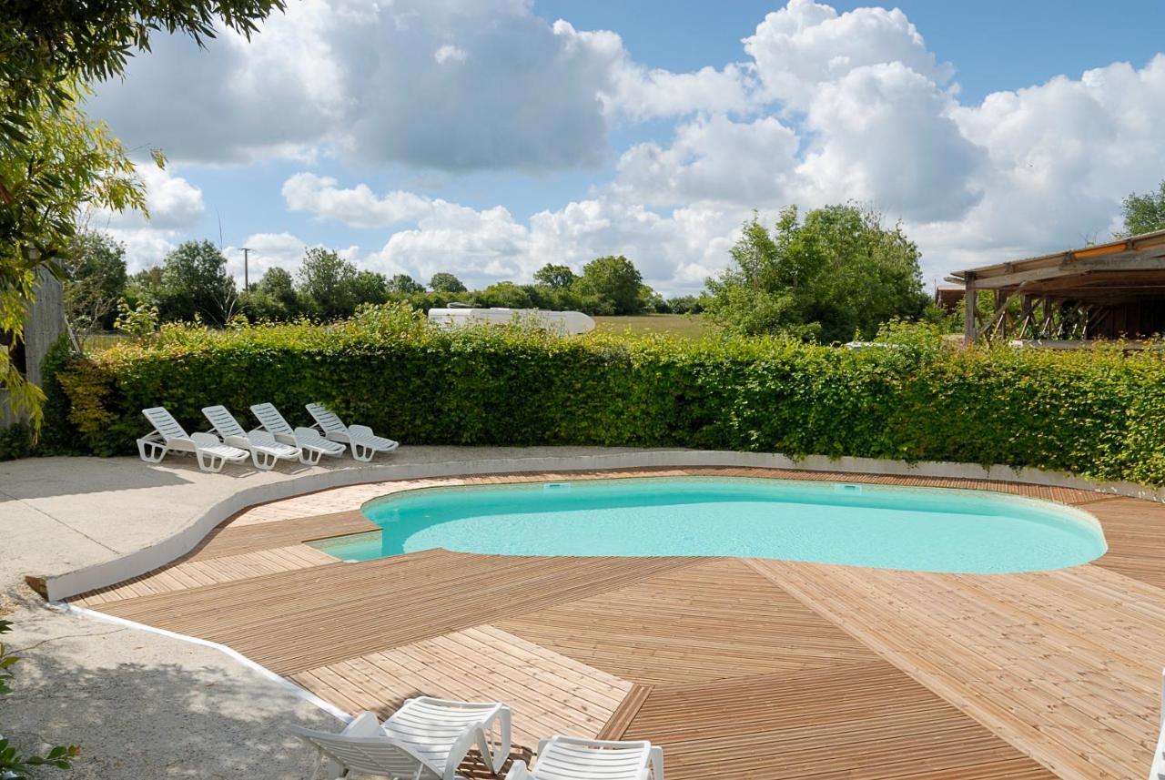 La Ferme Du Marais Poitevin - Roulotte Hotel Benet Kültér fotó