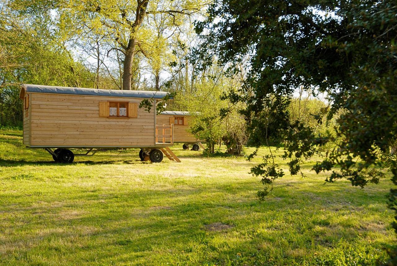 La Ferme Du Marais Poitevin - Roulotte Hotel Benet Kültér fotó